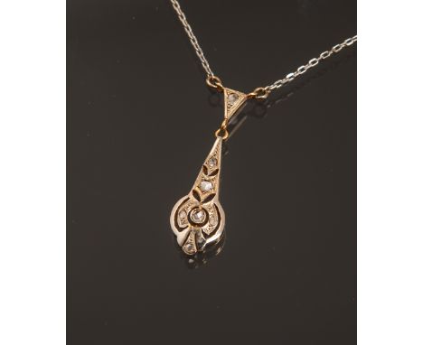 Collier mit Art déco Anhänger, besetzt m. Diamantrosen, d. Kette 750 WG (nachtr.angebracht), Kette gestempelt: 750, L. (im ge