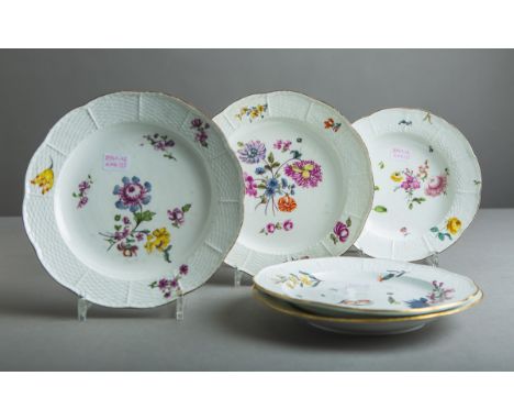 5-teiliges Konvolut von Tellern (Meissen, 18./19. Jh.), je Porzellan, je Teller-Fahne m.Felchtrand, je polychromer Floral-Dek