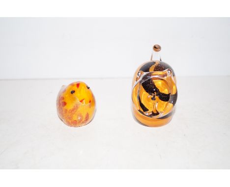 Morano glass bird together with a signed Caithness Sarah Peterson glass paperweight