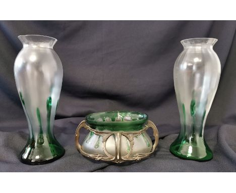 JUGENDSTIL VASENPAAR UND JARDINIÈRE, Glas, Böhmen, Glasfabrik Elisabeth / Elisabethenhütte: Pallme-König &amp; Habel, Kosten 
