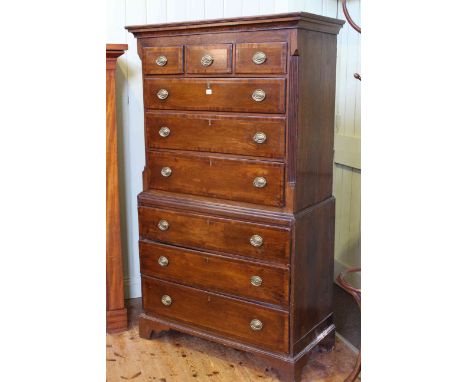 Georgian crossbanded chest of chest, the top with three short and three long drawers with reeded quarters above a base of thr