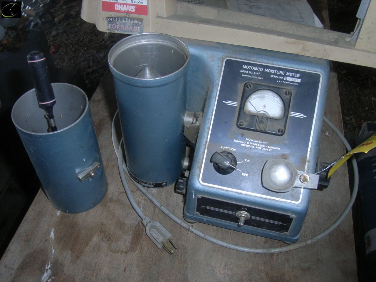 MOTOMCO 919 MOISTURE TESTER WITH SCALES AND MANUAL & CHARTS 3 1/2 CELL