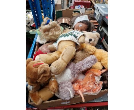 A mixed lot of vintage toys including Steiff bear, Sindy dolls, teddies, etc.