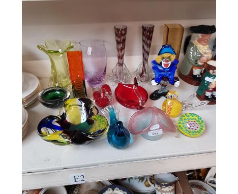 Art glass - 15 items including Murano clown, a heavy yellow, blue and red folded bowl, Caithness Glass vase etched with a Roe