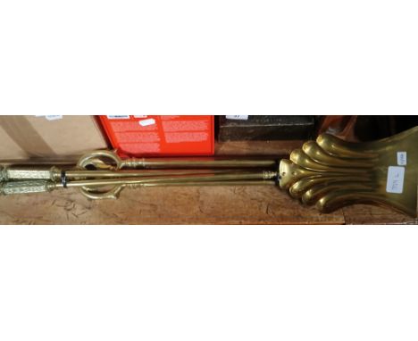 Brass fireside set comprising shovel poker and tongs 