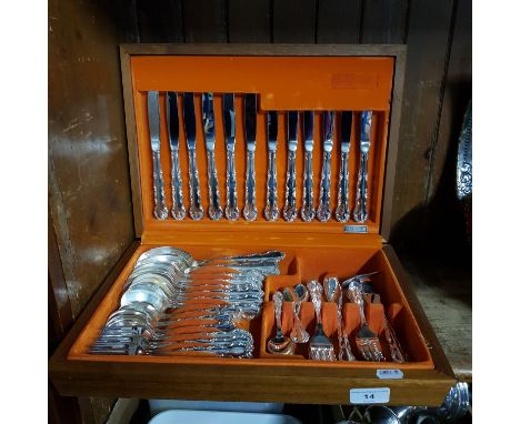 A canteen of Oneida silver plated cutlery. 