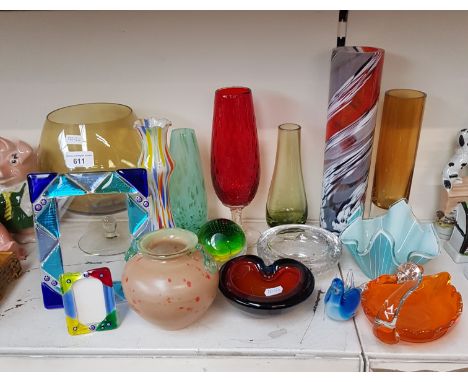 Art glass - 16 pieces including 2 Murano photograph frames, amber &amp; clear cased vase, Caithness cased green vase with gol