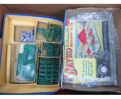 1950s Bayko (Plimpton) unboxed collection, approximately equivalent to two No.4 sets plus many extras, generally excellent to