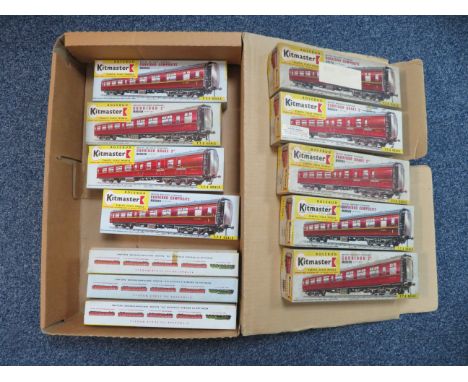 Rosebud Kitmaster HO/OO unmade plastic kits, range of coaches including Corridor 2nd BR maroon No. 20, etc., generally excell