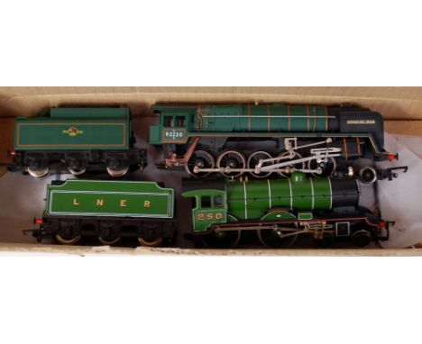 A Hornby matt green 'Evening Star' engine and tender (G) together with a LNER lined green class D49/1 renumbered as 250 'Pert