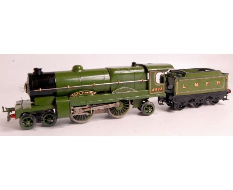 Hornby 1933-36, E320 20V 'Flying Scotsman' locomotive and tender, 4-4-2 LNER traditional green version, black/gold nameplate 