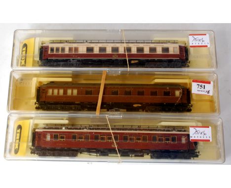 Boxed Trix International H0 scale 23790, 23791, 23792, 23793, 23794 and 23798 early 20th century 12 wheel clerestory coaches 