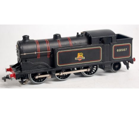A Hornby Dublo EDL17 0-6-2 tank engine no coal 69567 clean example (G)
