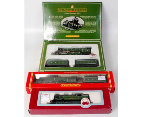 Hornby R075 'Flying Scotsman' presentation set (G-BF), R042 LNER Green Class A3 'Royal Lancer' engine and tender (G-BG) and a