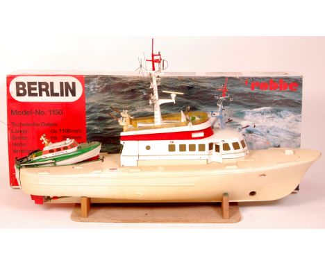 Robbe 1/25th scale kit built and remote control model of Berlin sea rescue boat, model is finished and is supplied with origi