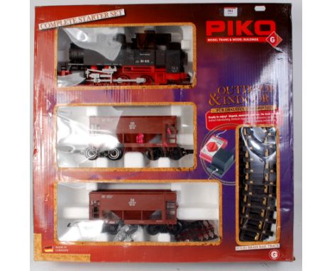 Piko G scale complete starter set comprising black 0-6-0 tank loco, 2x brown hoppers, circle of track and transformer (G-BG)