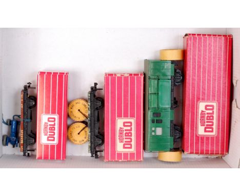Hornby Dublo SD6 SR green 4316 horse box with horse (NM-BG), grey low-sided wagon 4646 with plastic 'Aluminium Wire and Cable