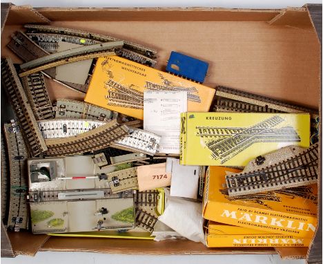 Quantity of Marklin 3 rail track and joints and a level crossing (F-G)