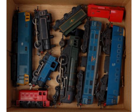 Triang Britannia engine and tender, Jinty tank engine, blue industrial No. 7 no name, red dock shunter, blue Hymek, blue 'Ele