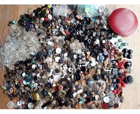 A large quantity of vintage buttons to include Art Deco buttons, several Artid examples and early 20th Century clear glass bu