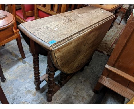 A 1930's oak gateleg table on bobbin turned supports, 75cm h x 91cm wLocation: G 