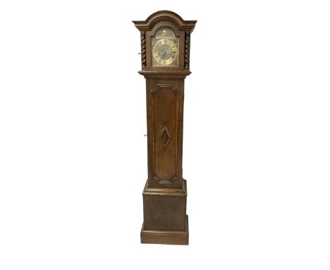 Mid 20th century - Oak cased 8-day Grandmother clock with a break arch hood and barley twist pilasters to the hood door, long