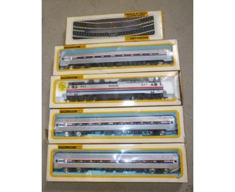 Bachmann Amtrak American locomotive with three Amtrak coaches and track, boxed, G