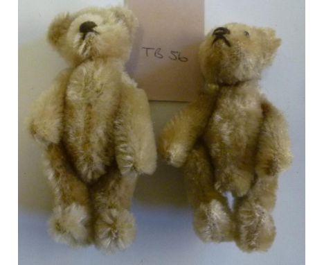 A pair of miniature Steiff teddy bears, pre-war, covered in white plush, with swivel joints and button eyes, 3 1/2" high