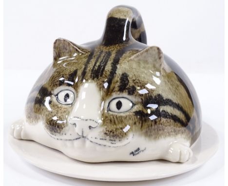 Mike Hinton (ex Winstanley), ceramic cat design dish and cover, diameter 15cm, height 9cm 