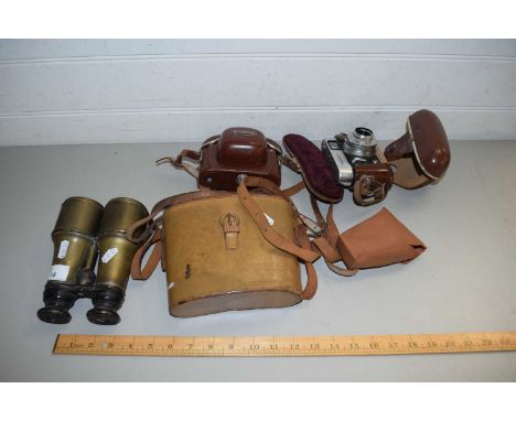 VINTAGE CAMERAS AND BINOCULARS TO INCLUDE VOIGTLANDER