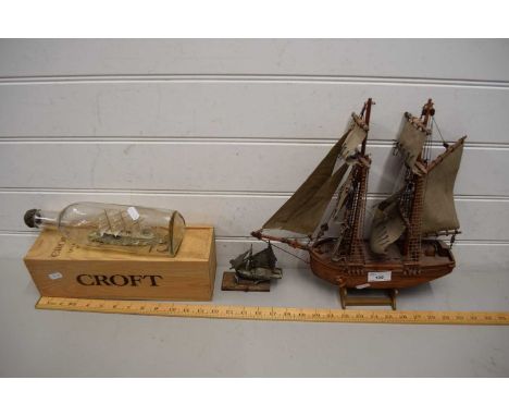 VINTAGE SHIP IN A BOTTLE PLUS TWO FURTHER BOAT MODELS (3)