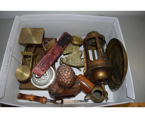 BOX OF MIXED ITEMS TO INCLUDE VINTAGE POSTAL SCALES, BRASS WARES ETC