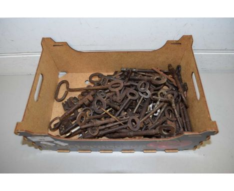 COLLECTION OF VINTAGE KEYS