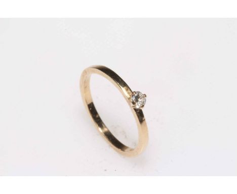 Solitaire diamond 9 carat gold ring, size N.