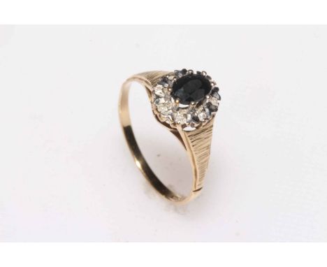 9k Sapphire and diamond cluster ring, size P.
