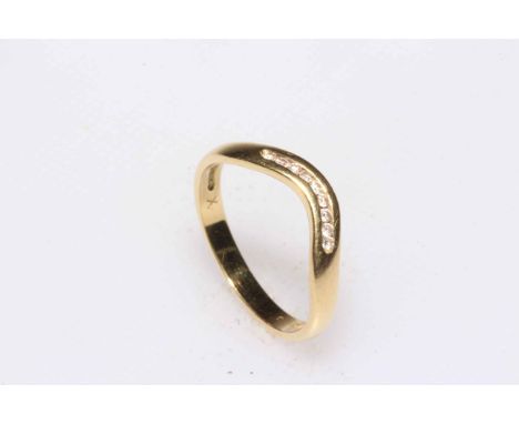 Diamond nine stone 18 carat gold ring, size M.