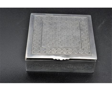Silver cigarette box of square form with hinged lid engine turned decoration over 200 grams 10 x 10 cm