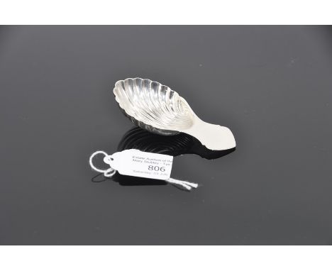 English sterling silver caddy spoon, Sheffield 1976 (B), maker Francis Howard Ltd (FH), scallop shaped bowl 8cm long 19.3 gra