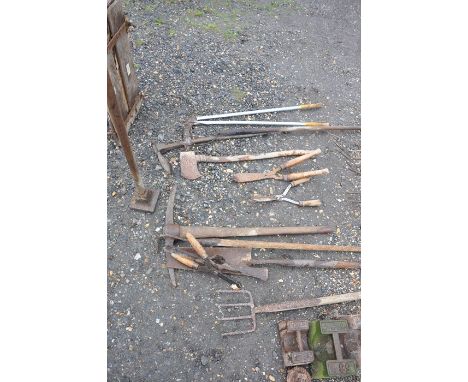 Quantity of garden and vintage tools 