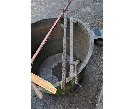 pair of sash clamps 