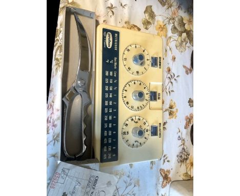 Croydons of Ipswich poultry secateurs and retro Metricook Probus kitchen timer (a/f)