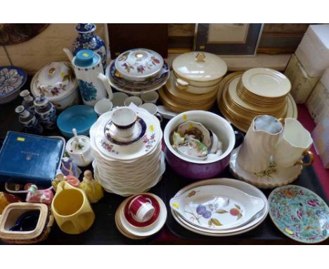 Large collection of mixed cermaics including Grays pottery, Royal Worcester, Royal Doulton, Coalport, Chinese porecelain Cond