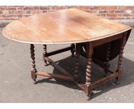 Early 20th century oak gate-leg dining table. Condition report: see terms and conditions