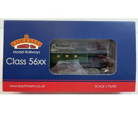 A boxed Bachmann 32-084 class 56 XX loco 6677 in GWR green livery. Complete with card sleeve cover and paperwork. 