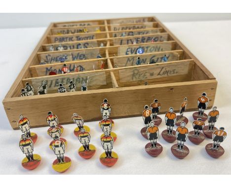 A collection of 1950's/60's card Subbuteo players and plastic figure players. Most teams have 10 players. Some cards/figures 