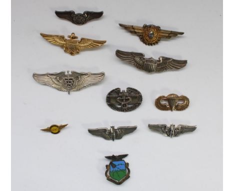 Selection of WWII USAF and other US military sterling silver wings including Flight Surgeons Acorn design and Cadeceus design