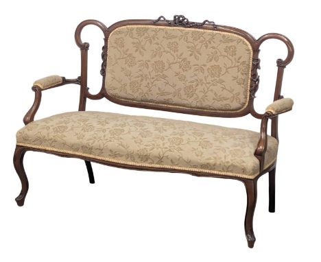 An Edward VII mahogany sofa. Edwardian, Circa 1901-1910. 130cm