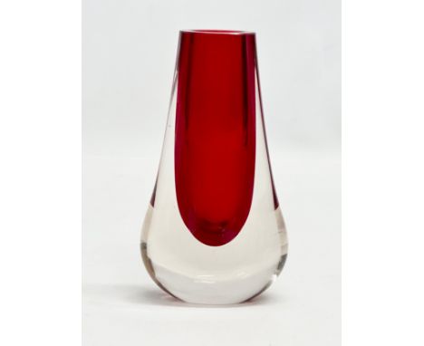 Geoffrey Baxter. A 1970’s Sommerso glass Teardrop vase designed by Geoffrey Baxter for Whitefriars. 7.5x14cm