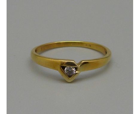 A yellow metal ring, 1.2g, M 