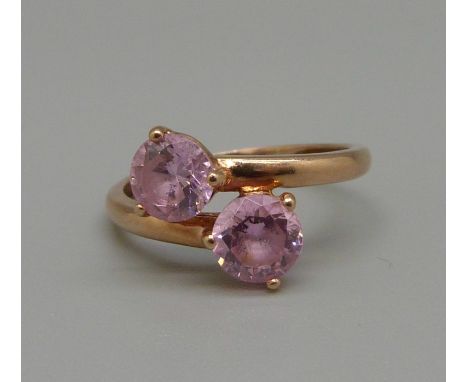 A 14ct gold and pink stone ring, 2.3g, N 